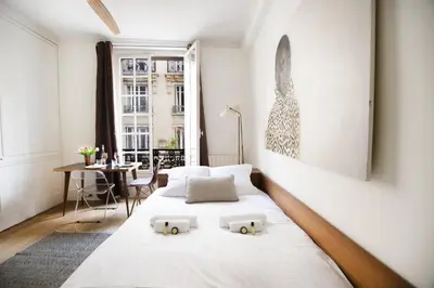 Un ou plusieurs lits dans un hébergement de l'établissement GuestReady - Charmant studio à 10 mins du Louvre