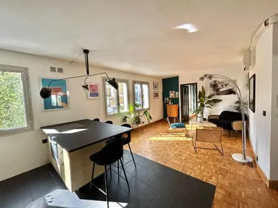 Coin salon dans l'établissement Superbe appartement au porte de Paris et du salon des expositions