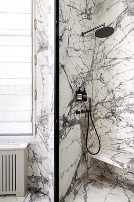 Salle de bains dans l'établissement HIGHSTAY - Luxury Serviced Apartments - Le Marais