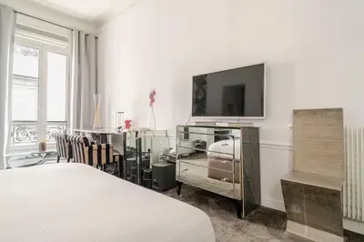 Télévision ou salle de divertissement dans l'établissement Le Loft du Triangle D'or