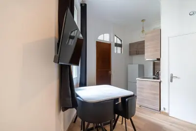 Cuisine ou kitchenette dans l'établissement Appartement Métro Alexandre Dumas