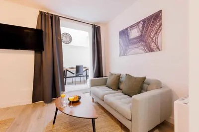 Télévision ou salle de divertissement dans l'établissement Exceptionnel appartement à proximité de Montmartre!