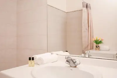 Salle de bains dans l'établissement GuestReady - Studio lumineux à Folie-Méricourt