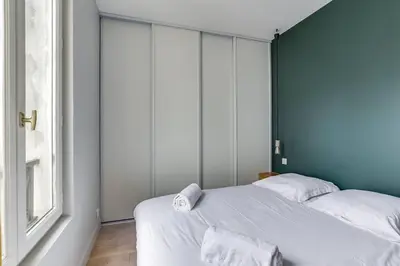 Un ou plusieurs lits dans un hébergement de l'établissement GuestReady - Serene 1BR Apt in Folie-Méricourt