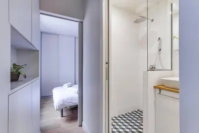 Salle de bains dans l'établissement GuestReady - Serene 1BR Apt in Folie-Méricourt