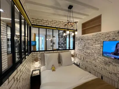 Télévision ou salle de divertissement dans l'établissement Appartement Montmartre Sacré Cœur