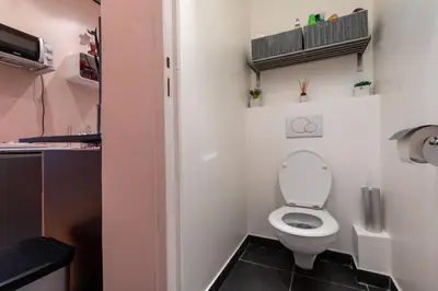 Salle de bains dans l'établissement GuestReady - Studio chic près du Canal St-Martin