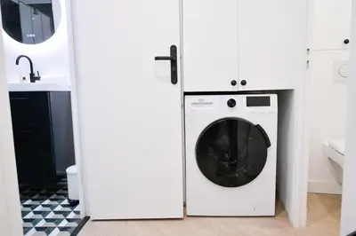Cuisine ou kitchenette dans l'établissement Montmartre Marvel! Designer Apartment near metro