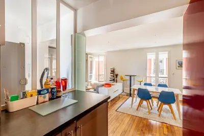 Cuisine ou kitchenette dans l'établissement GuestReady -Appart lumineux près de la Place d'Italie