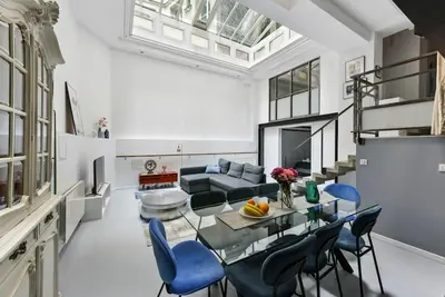 Coin salon dans l'établissement Montmartre Theater Loft