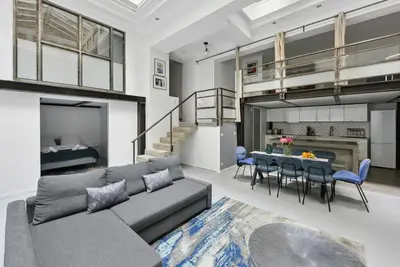 Coin salon dans l'établissement Montmartre Theater Loft