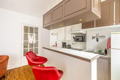 Cuisine ou kitchenette dans l'établissement GuestReady -Superbe Appartement dans le 14ème Arr.