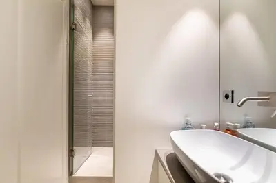 Salle de bains dans l'établissement GuestReady - Appartement moderne et sophistiqué