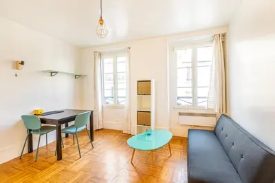 Coin salon dans l'établissement GuestReady - Apt clair et spacieux à Paris !