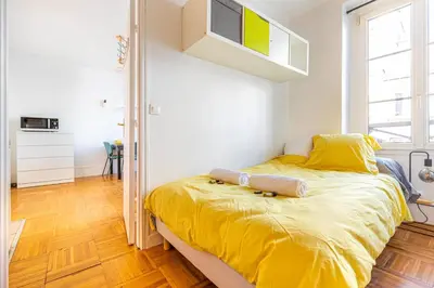 Un ou plusieurs lits dans un hébergement de l'établissement GuestReady - Apt clair et spacieux à Paris !