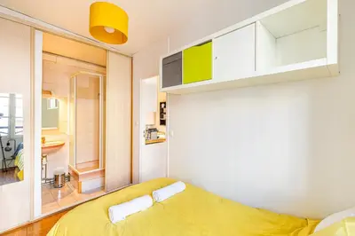Un ou plusieurs lits dans un hébergement de l'établissement GuestReady - Apt clair et spacieux à Paris !