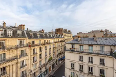 Vue générale sur Paris ou vue de la ville depuis l'appartement