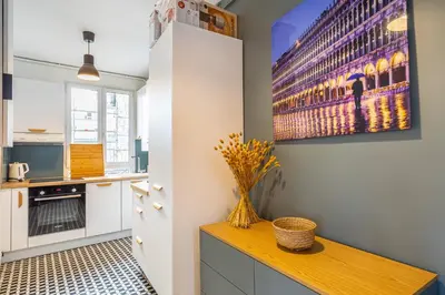 Cuisine ou kitchenette dans l'établissement GuestReady - Appt Élégant près de la Tour Eiffel