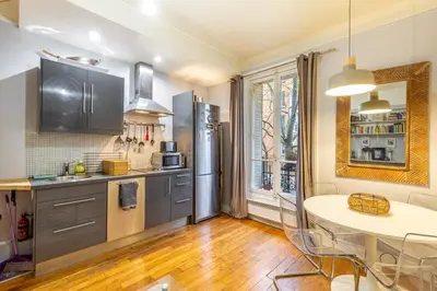 Cuisine ou kitchenette dans l'établissement GuestReady - Appt Chic dans Le Marais