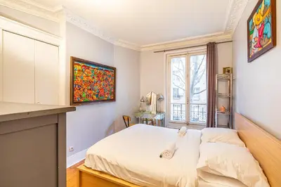 Un ou plusieurs lits dans un hébergement de l'établissement GuestReady - Appt Chic dans Le Marais