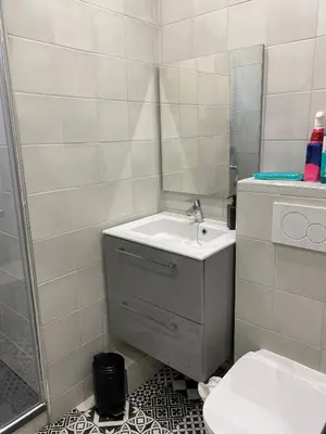 Salle de bains dans l'établissement Neuilly-sur-Seine calme et lumineux. B&B. 3 chambres