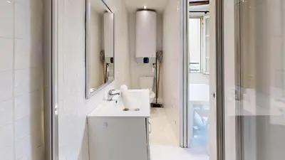 Salle de bains dans l'établissement 323 Suite Louis - Superbe Appartement à Paris