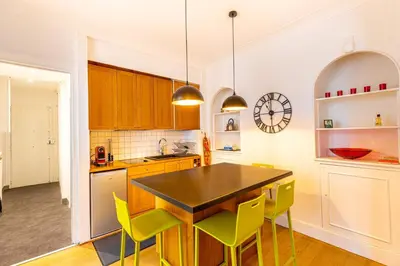 Cuisine ou kitchenette dans l'établissement GuestReady - Appartement Élégant dans Le Marais