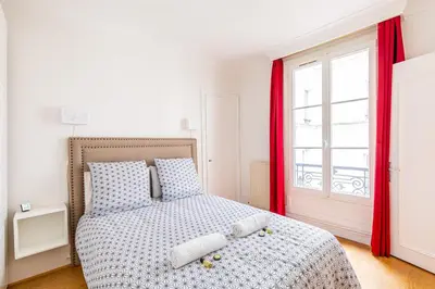 Un ou plusieurs lits dans un hébergement de l'établissement GuestReady - Appartement Élégant dans Le Marais