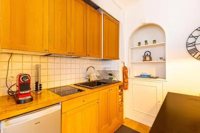 Cuisine ou kitchenette dans l'établissement GuestReady - Appartement Élégant dans Le Marais