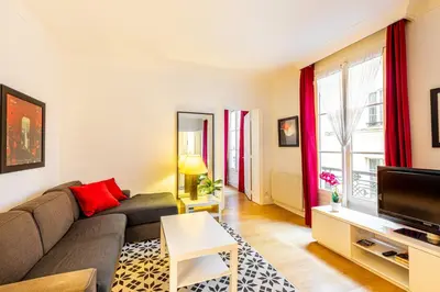 Télévision ou salle de divertissement dans l'établissement GuestReady - Appartement Élégant dans Le Marais