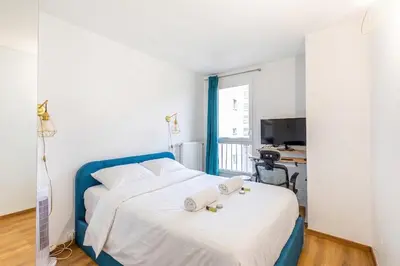Un ou plusieurs lits dans un hébergement de l'établissement GuestReady - Chic Apt Near Passerelle Bichat