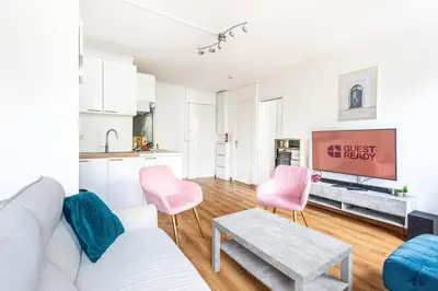 Cuisine ou kitchenette dans l'établissement GuestReady - Chic Apt Near Passerelle Bichat