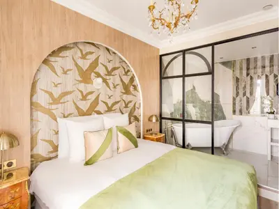 Un ou plusieurs lits dans un hébergement de l'établissement Merveil - Luxury Suite - Champs Elysees - Boissy
