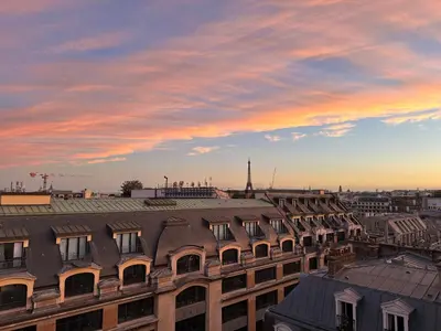 Plan de l'établissement Appartement vue Tour Eiffel, proche Champs Élysée.