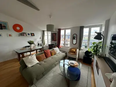 Plan de l'établissement Appartement vue Tour Eiffel, proche Champs Élysée.