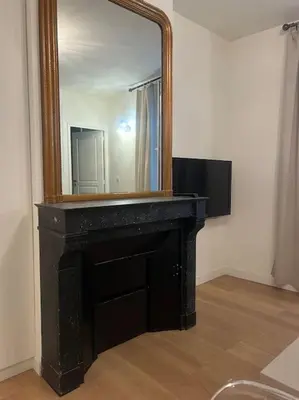 Télévision ou salle de divertissement dans l'établissement Luxury Appartment, Champs Elysées, Neuf !