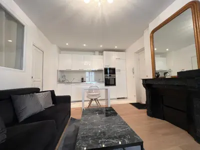 Cuisine ou kitchenette dans l'établissement Luxury Appartment, Champs Elysées, Neuf !