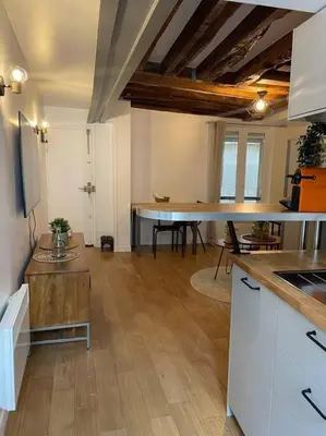 Cuisine ou kitchenette dans l'établissement Lovely apartment Central, Le Marais, Paris