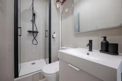 Salle de bains dans l'établissement Renovated Studio walking distance to Paris
