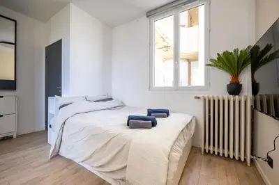 Un ou plusieurs lits dans un hébergement de l'établissement Renovated Studio walking distance to Paris