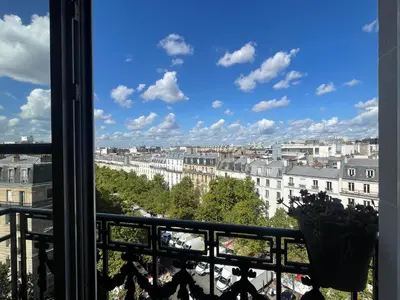 Balcon ou terrasse dans l'établissement Superbe appartement de 120m2 en plein Paris