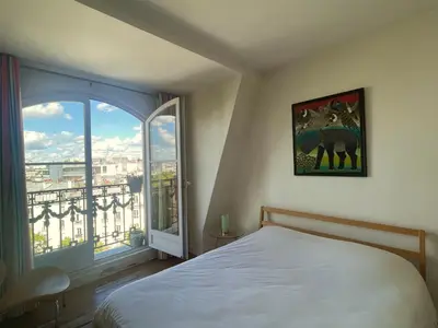 Un ou plusieurs lits dans un hébergement de l'établissement Superbe appartement de 120m2 en plein Paris