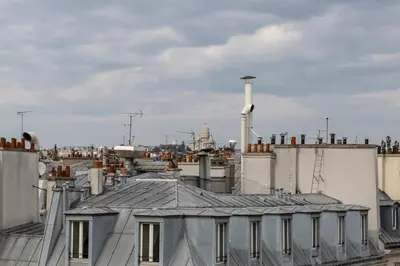 Vue générale sur Paris ou vue de la ville depuis l'appartement