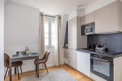 Cuisine ou kitchenette dans l'établissement Luxurious flat in the center