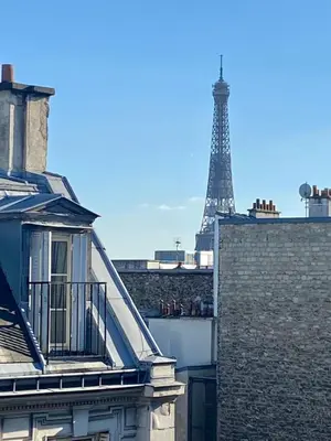 Vue générale sur Paris ou vue de la ville depuis l'appartement
