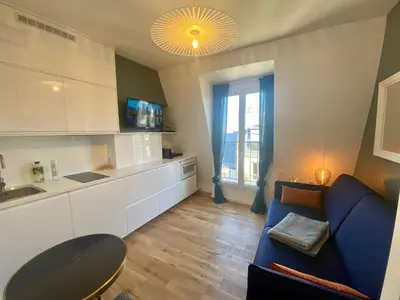 Télévision ou salle de divertissement dans l'établissement STUDIO PARIS VUE IMPRENABLE