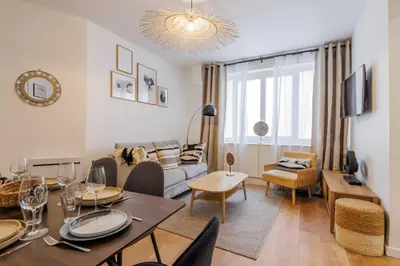 Coin salon dans l'établissement Modern apartment - 2BR-6P - République