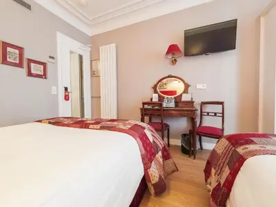 Un ou plusieurs lits dans un hébergement de l'établissement New Orient Hotel