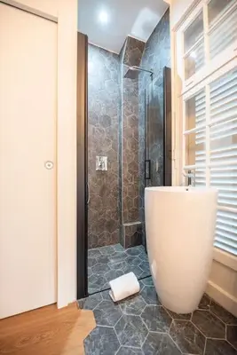 Salle de bains dans l'établissement CIA - CENTRAL LE MARAIS