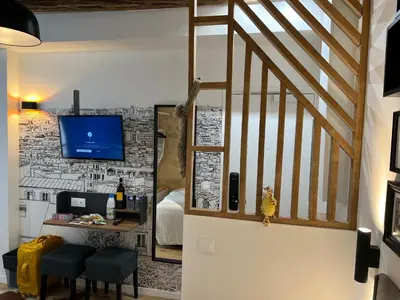 Télévision ou salle de divertissement dans l'établissement Studios Pasteur- Paris XVe
